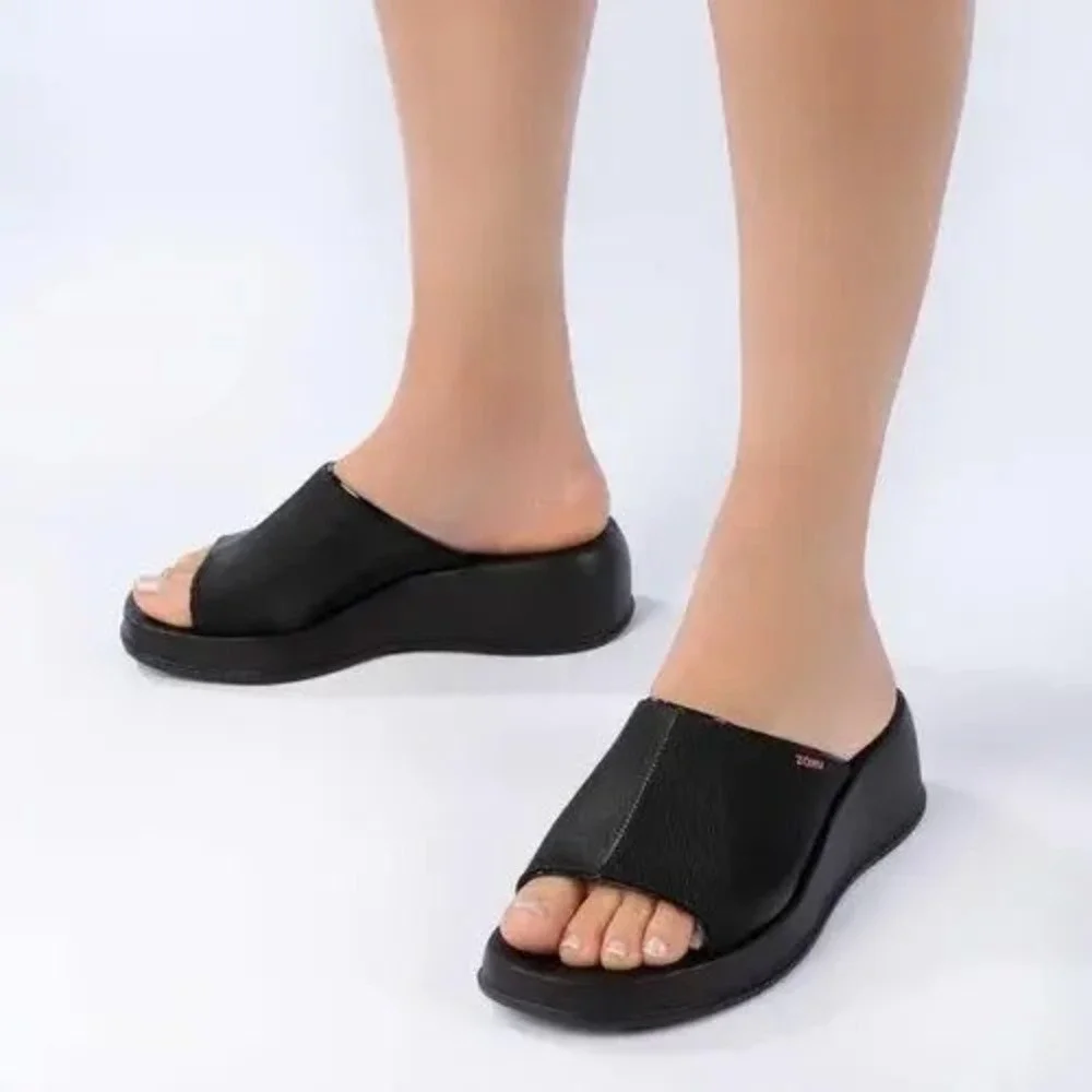 Zaxy Platform Slide Sandals Womens Size 8 Black EUC Minimalist Y2K Chunky Sole